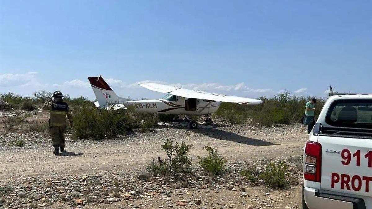 Avioneta hace aterrizaje de emergencia en NL